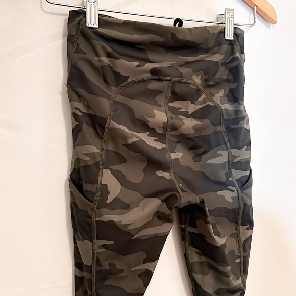 3 FOR $50! 🎁 ATHLETA Ultimate Stash Pocket Camo 7/8 Tight in SuperSonic … - Picture 5 of 6
